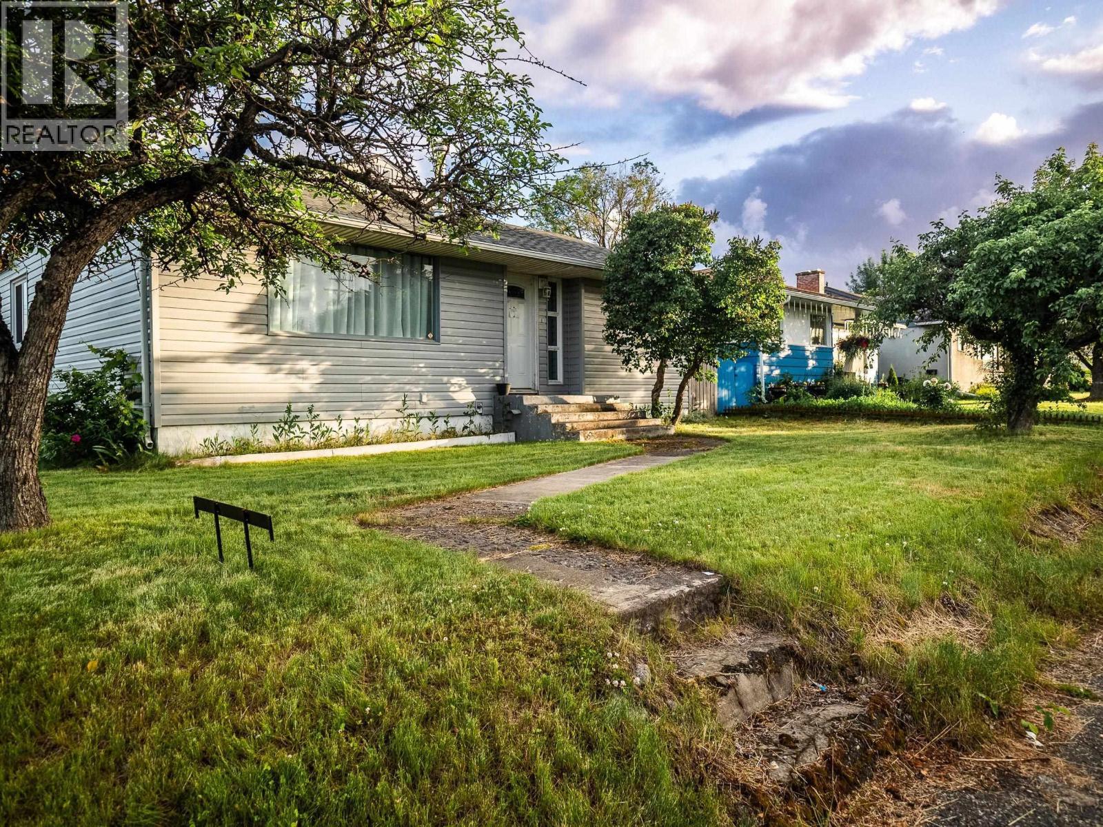 1525 EWERT STREET - 1