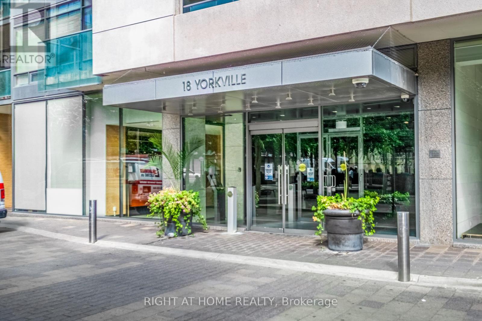 #305 18 YORKVILLE AVENUE - 1