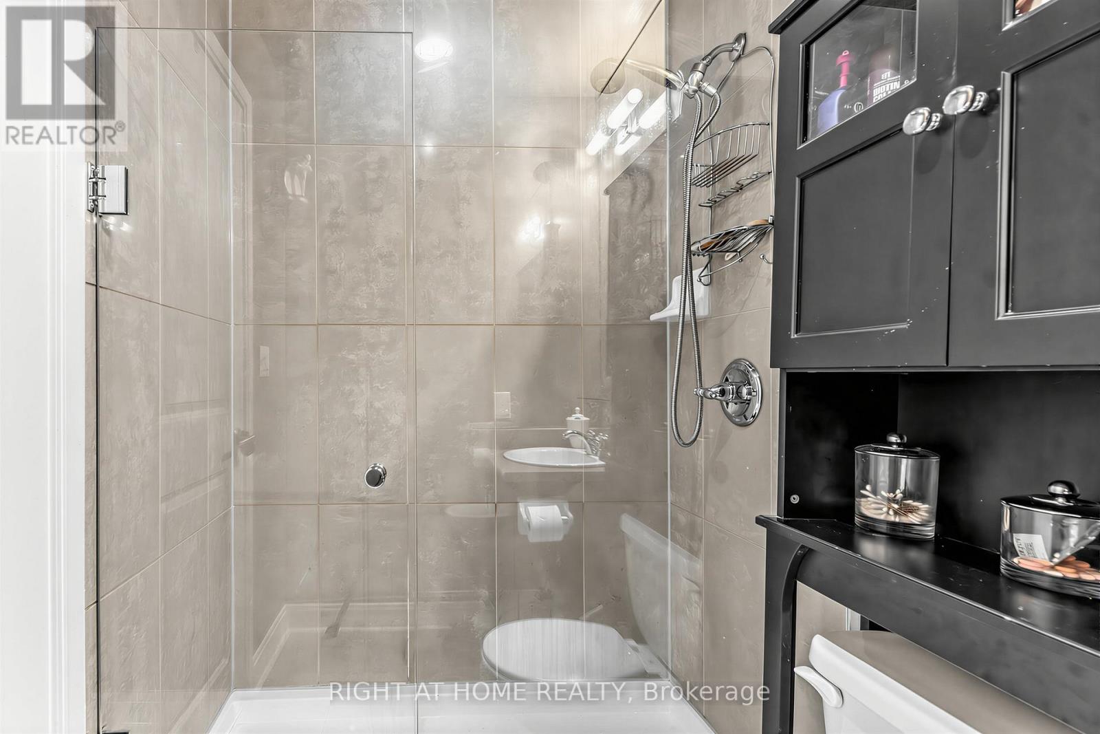 #305 18 YORKVILLE AVENUE - 11