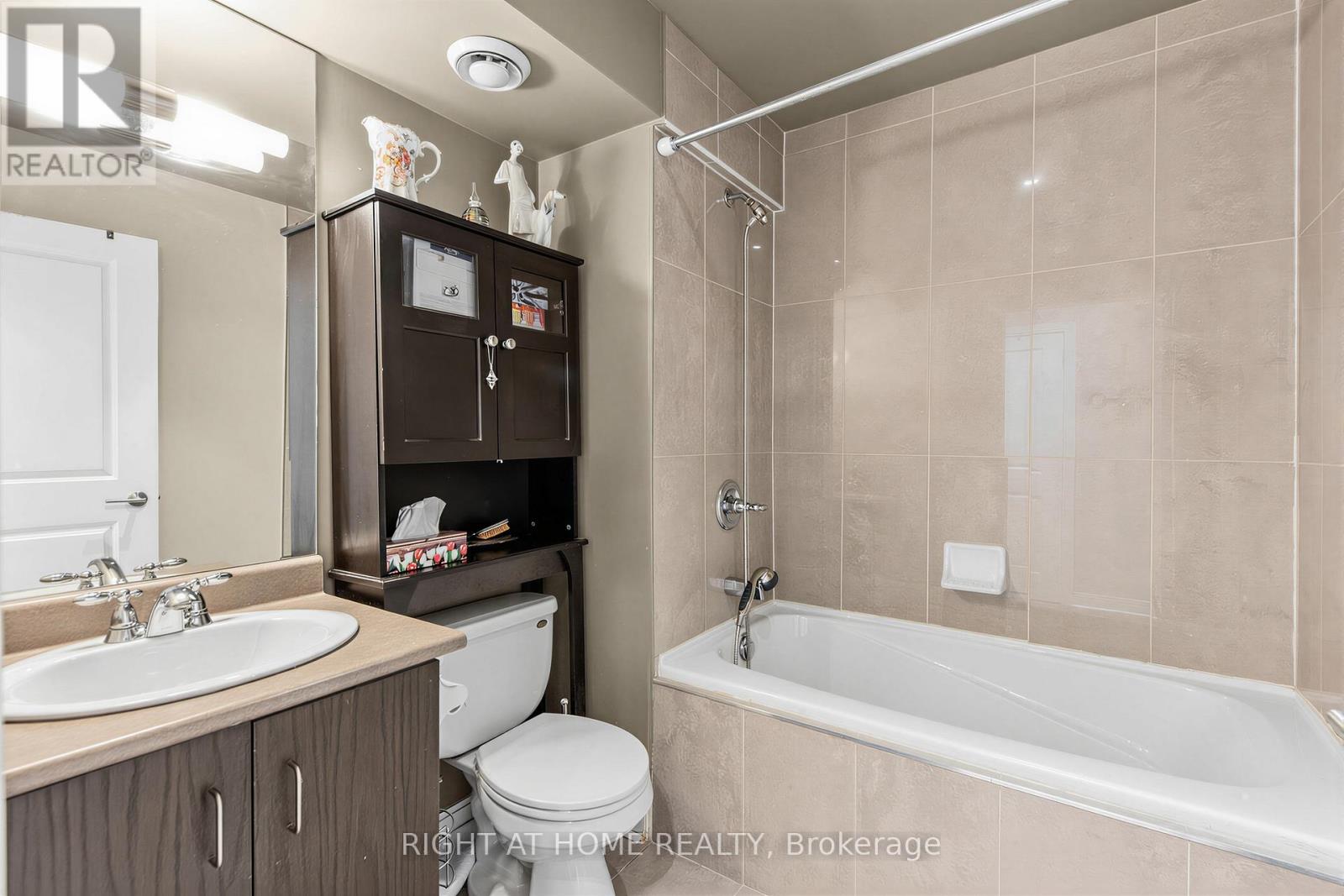 #305 18 YORKVILLE AVENUE - 12