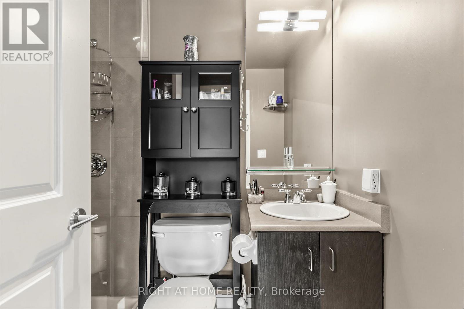 #305 18 YORKVILLE AVENUE - 13