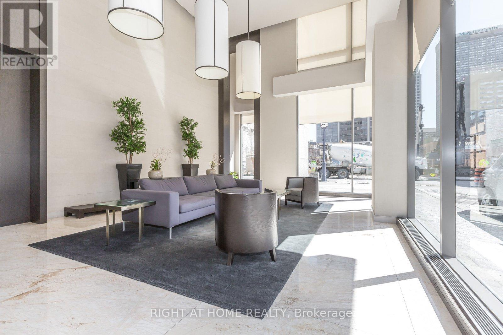 #305 18 YORKVILLE AVENUE - 16
