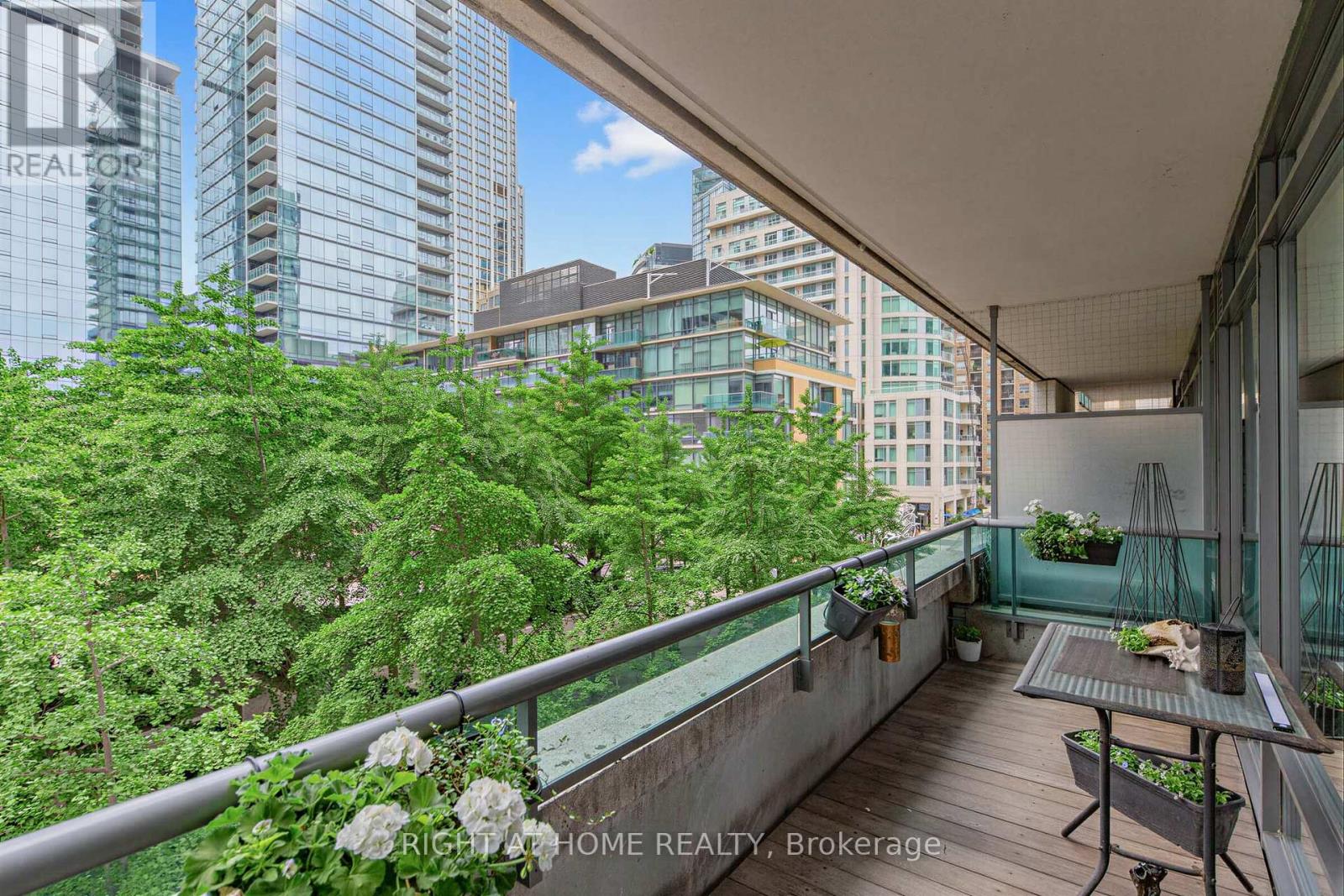 #305 18 YORKVILLE AVENUE - 2