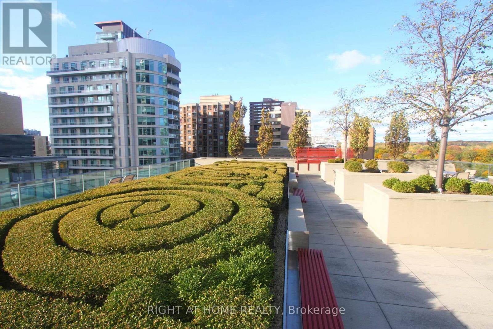 #305 18 YORKVILLE AVENUE - 20