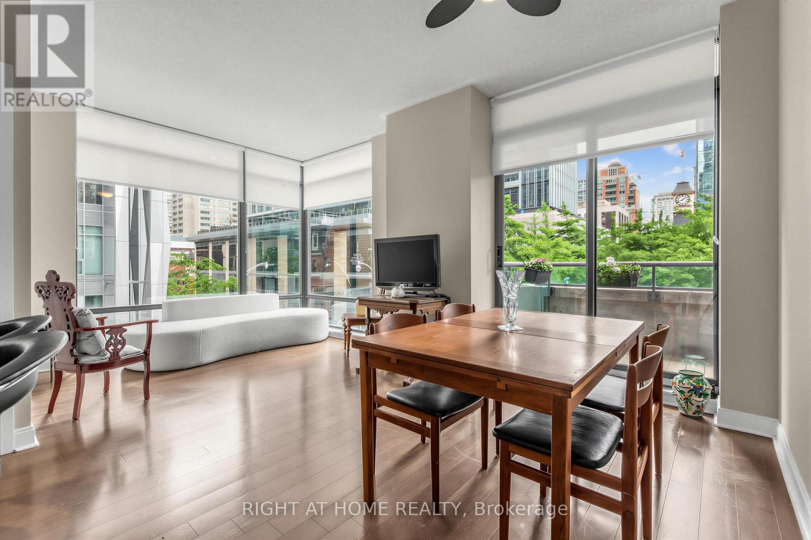 #305 18 YORKVILLE AVENUE - 3