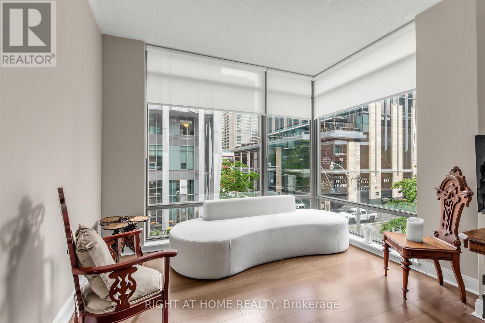 #305 18 YORKVILLE AVENUE - 5