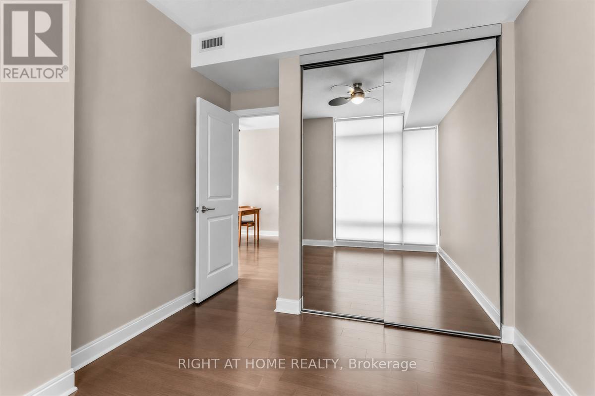 #305 18 YORKVILLE AVENUE - 9