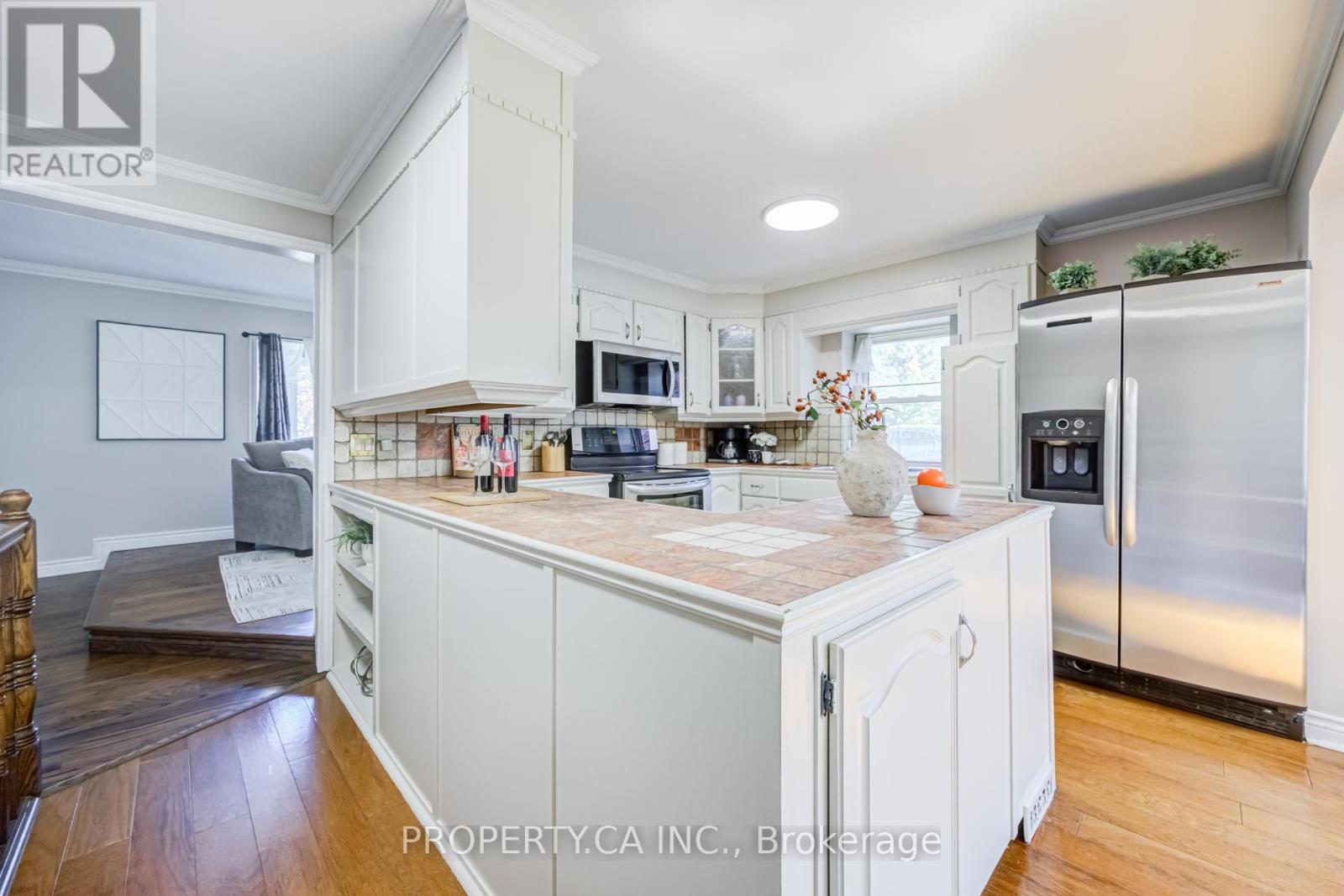 566 ROUGEMOUNT DRIVE - 11