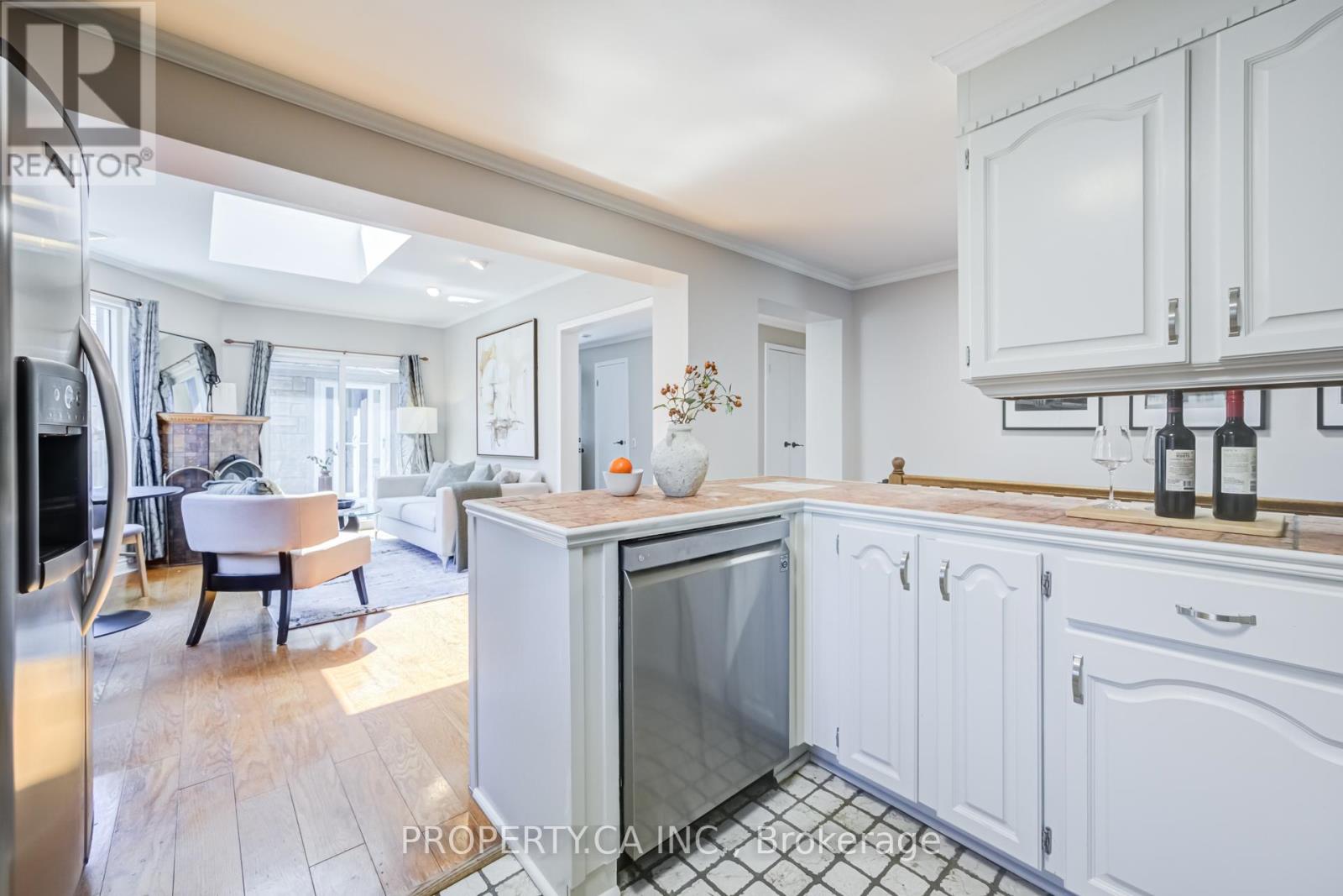 566 ROUGEMOUNT DRIVE - 12