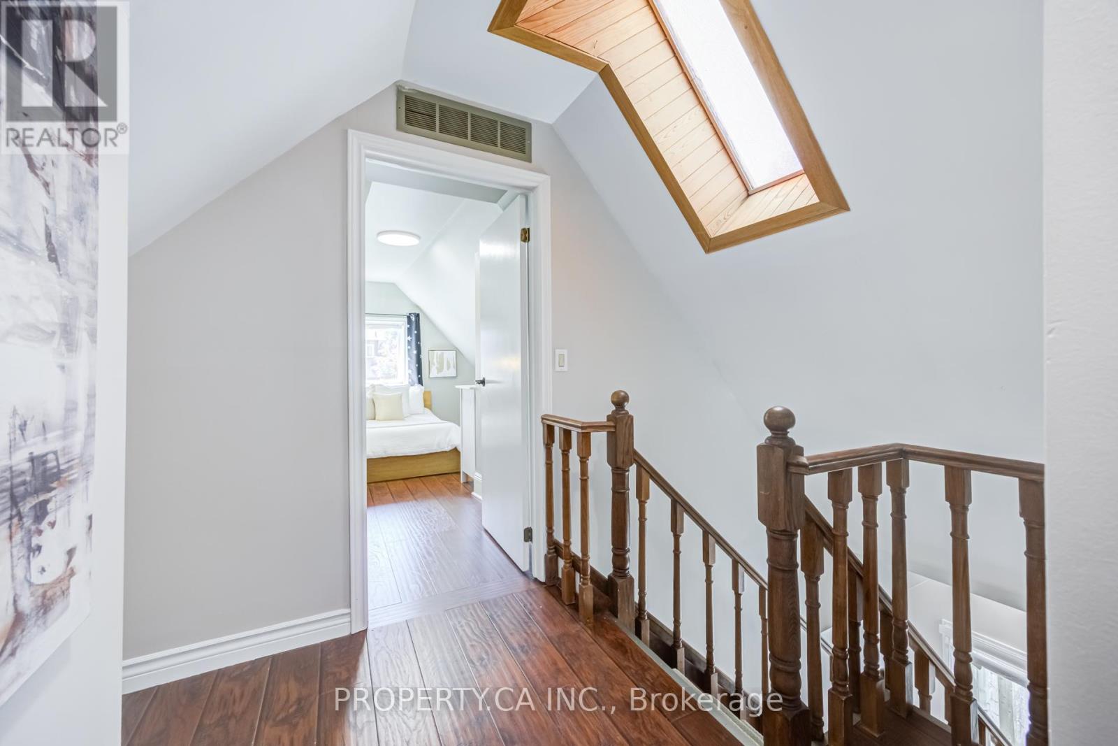 566 ROUGEMOUNT DRIVE - 17
