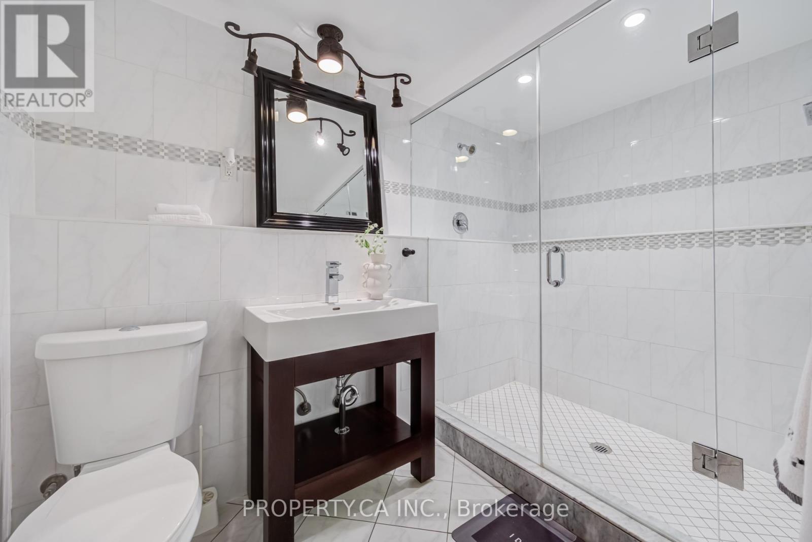 566 ROUGEMOUNT DRIVE - 28