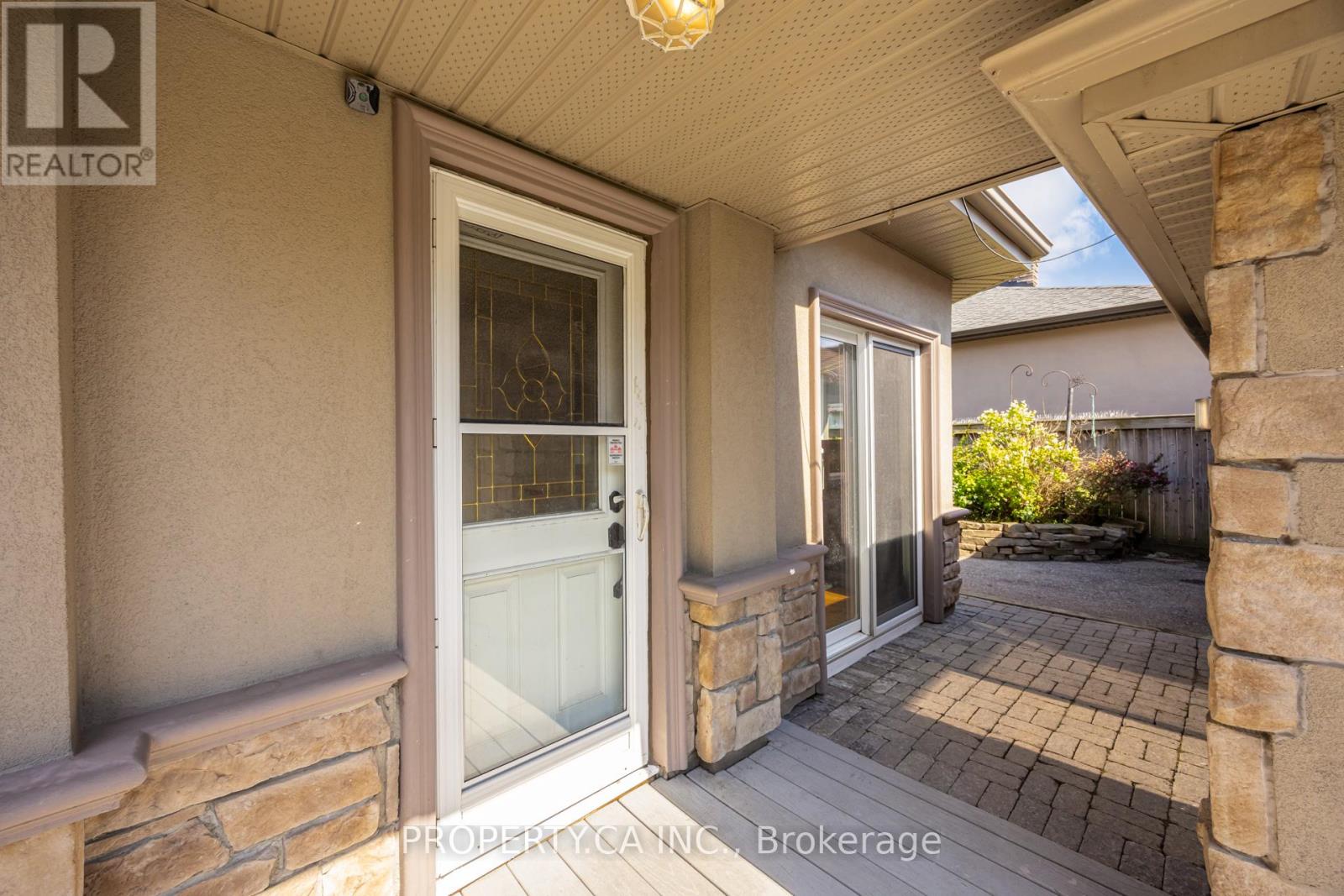 566 ROUGEMOUNT DRIVE - 29