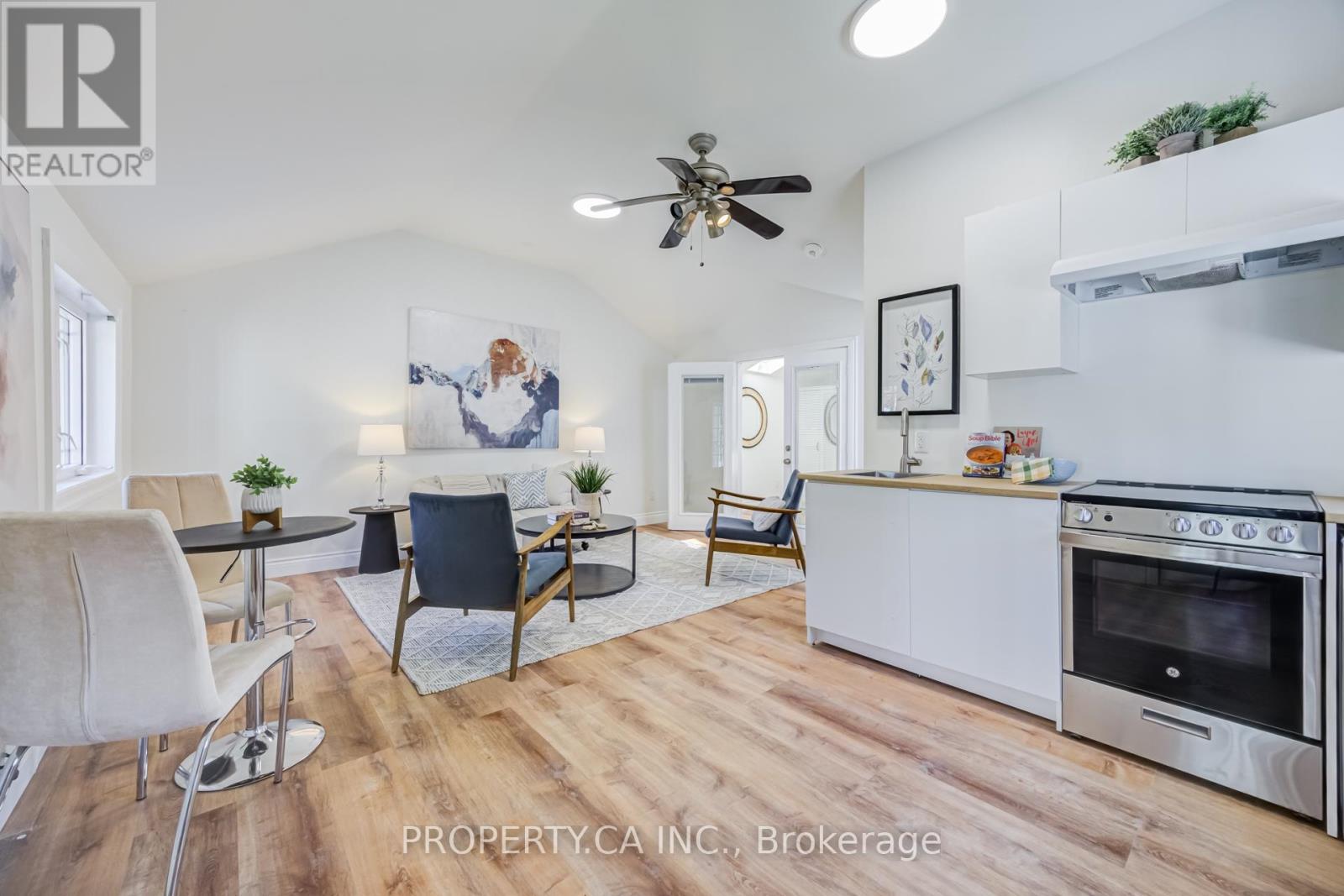 566 ROUGEMOUNT DRIVE - 30