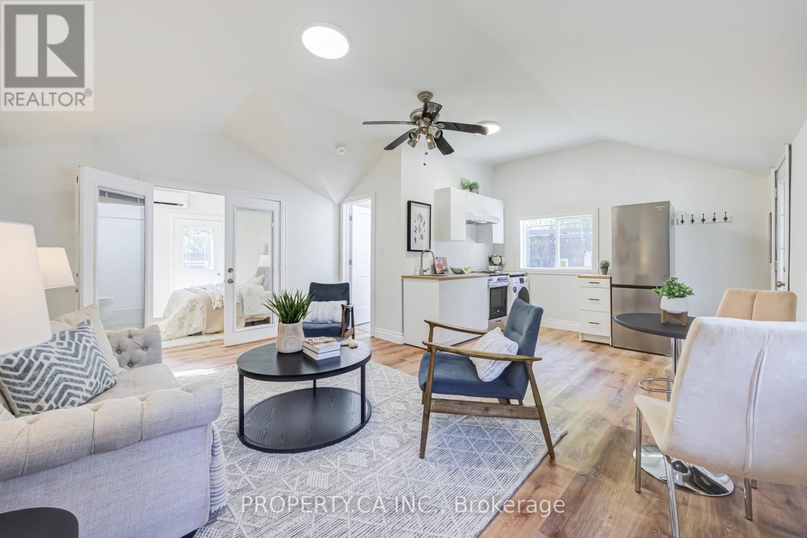 566 ROUGEMOUNT DRIVE - 31