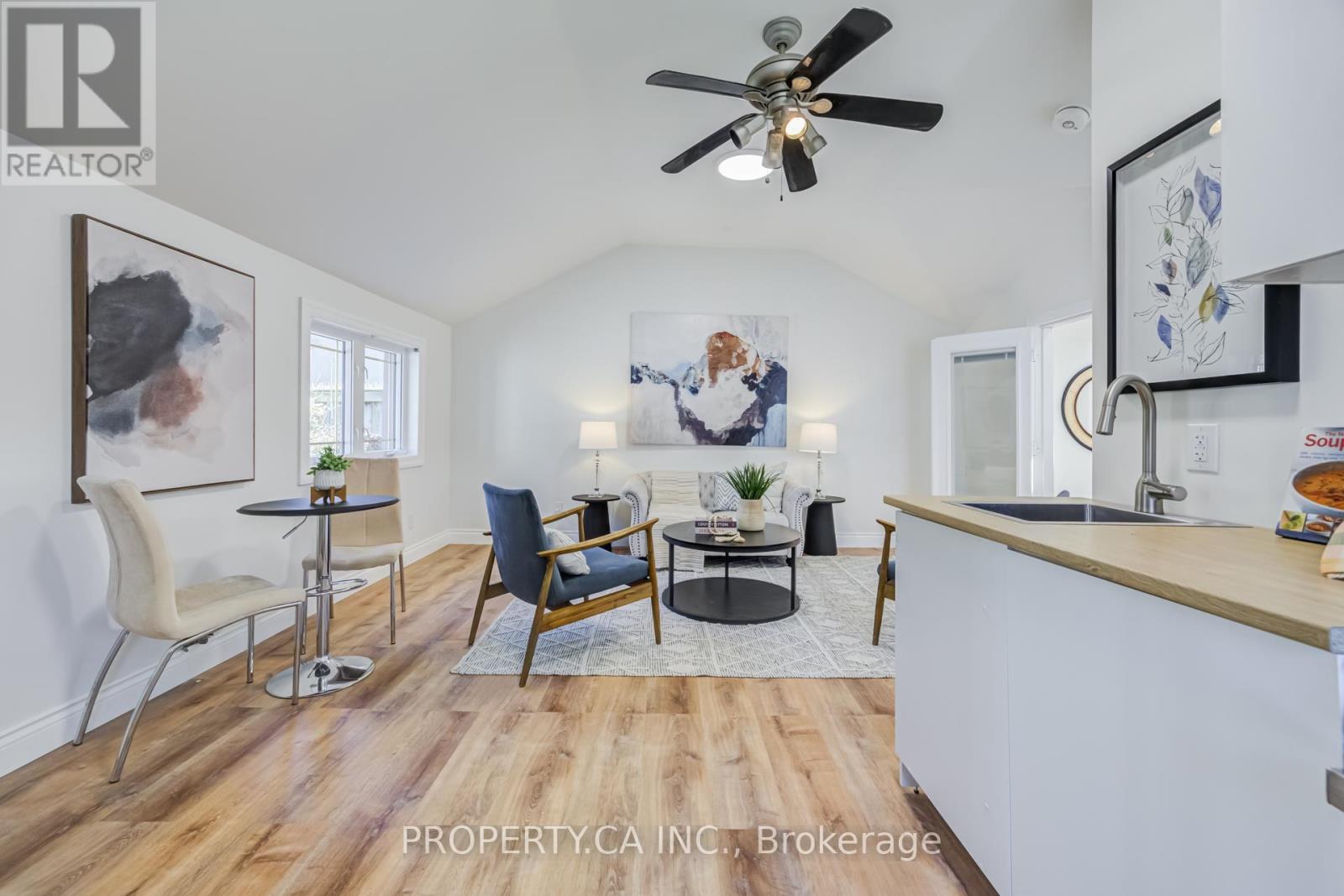 566 ROUGEMOUNT DRIVE - 32