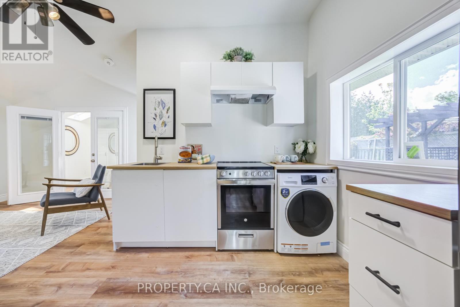 566 ROUGEMOUNT DRIVE - 34