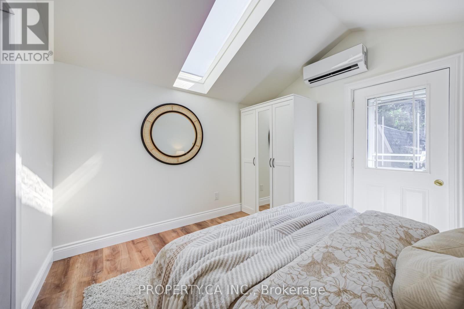 566 ROUGEMOUNT DRIVE - 38
