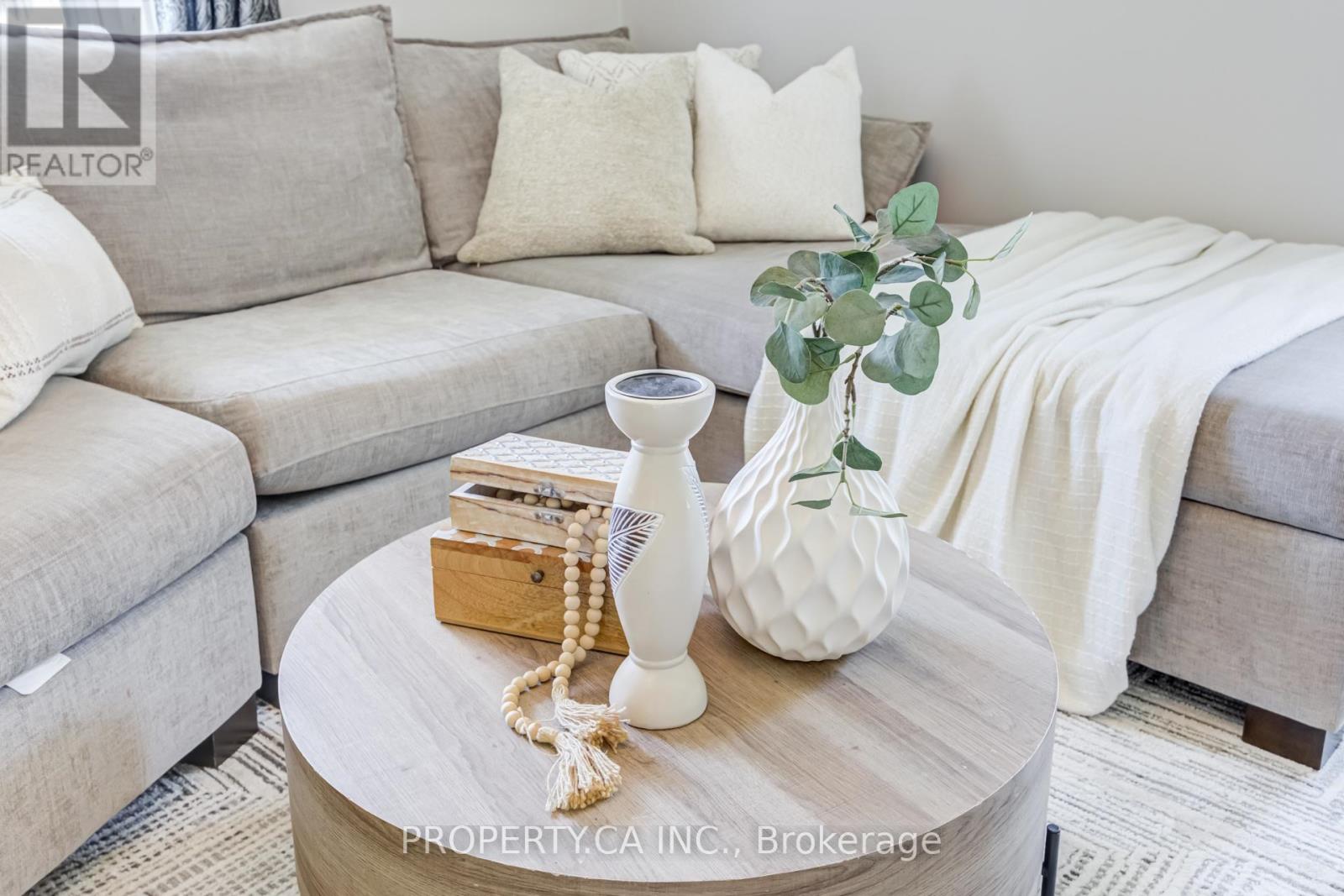 566 ROUGEMOUNT DRIVE - 4