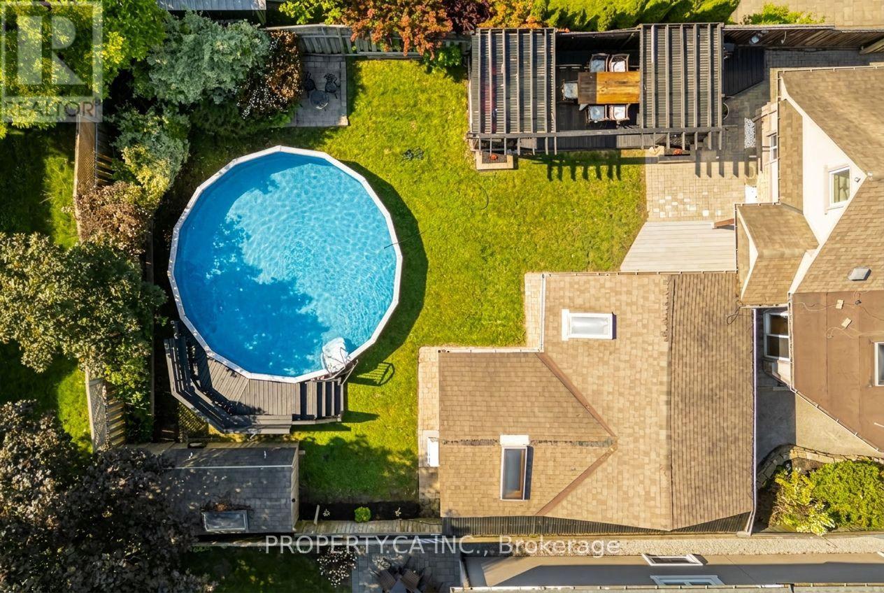 566 ROUGEMOUNT DRIVE - 41