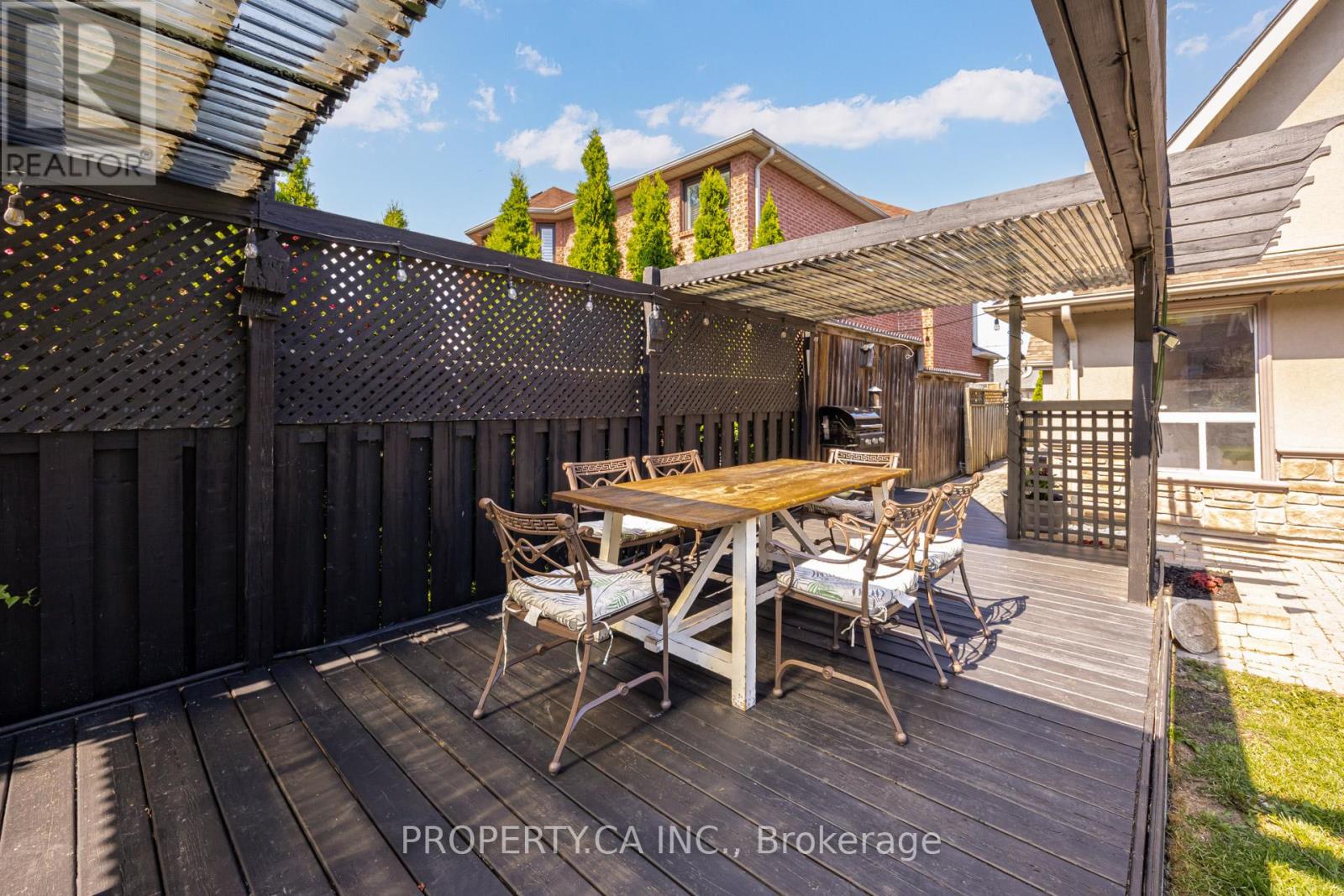 566 ROUGEMOUNT DRIVE - 43