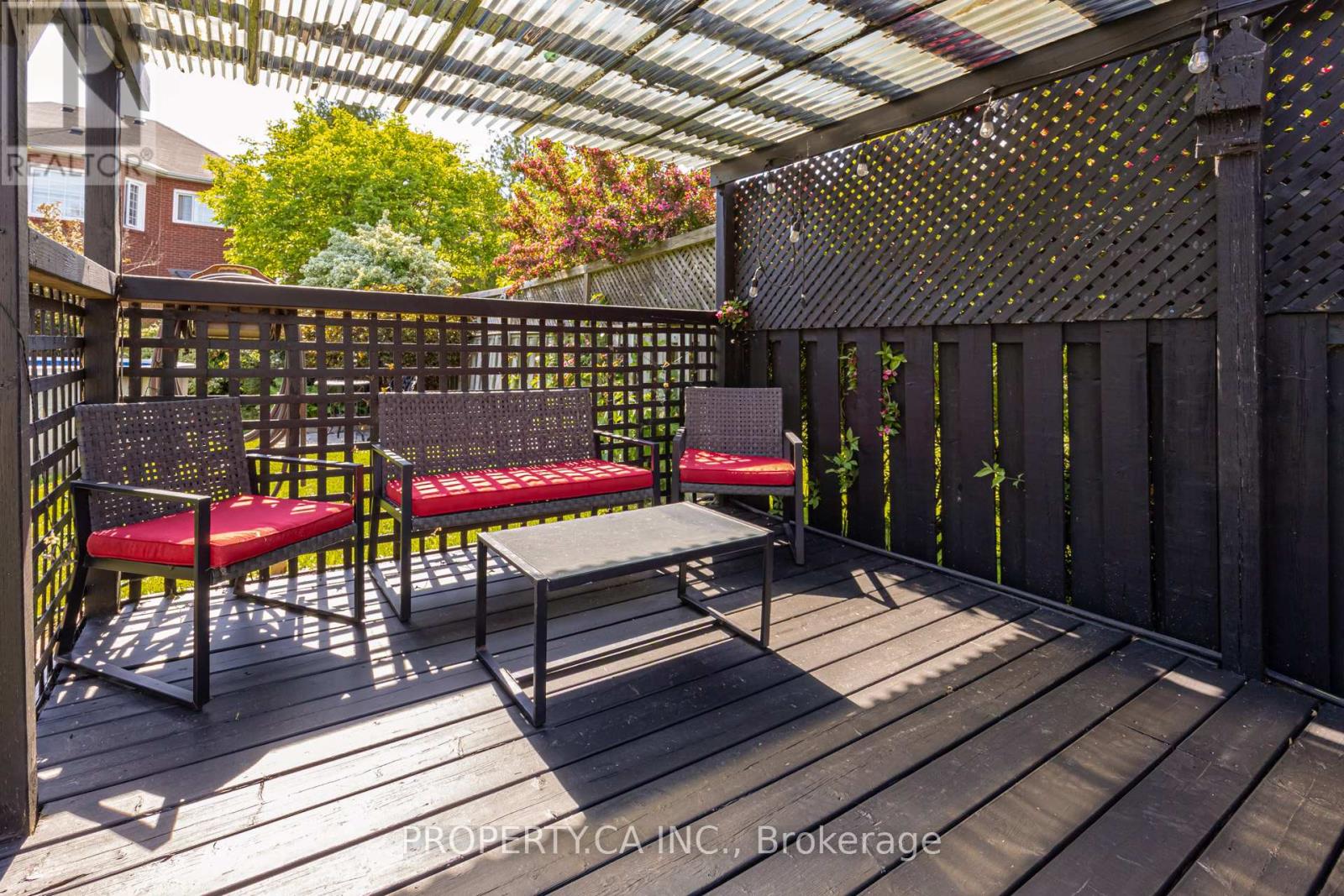 566 ROUGEMOUNT DRIVE - 44