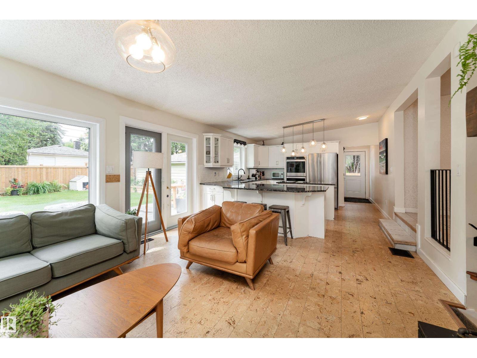 7816 142 ST NW - 10