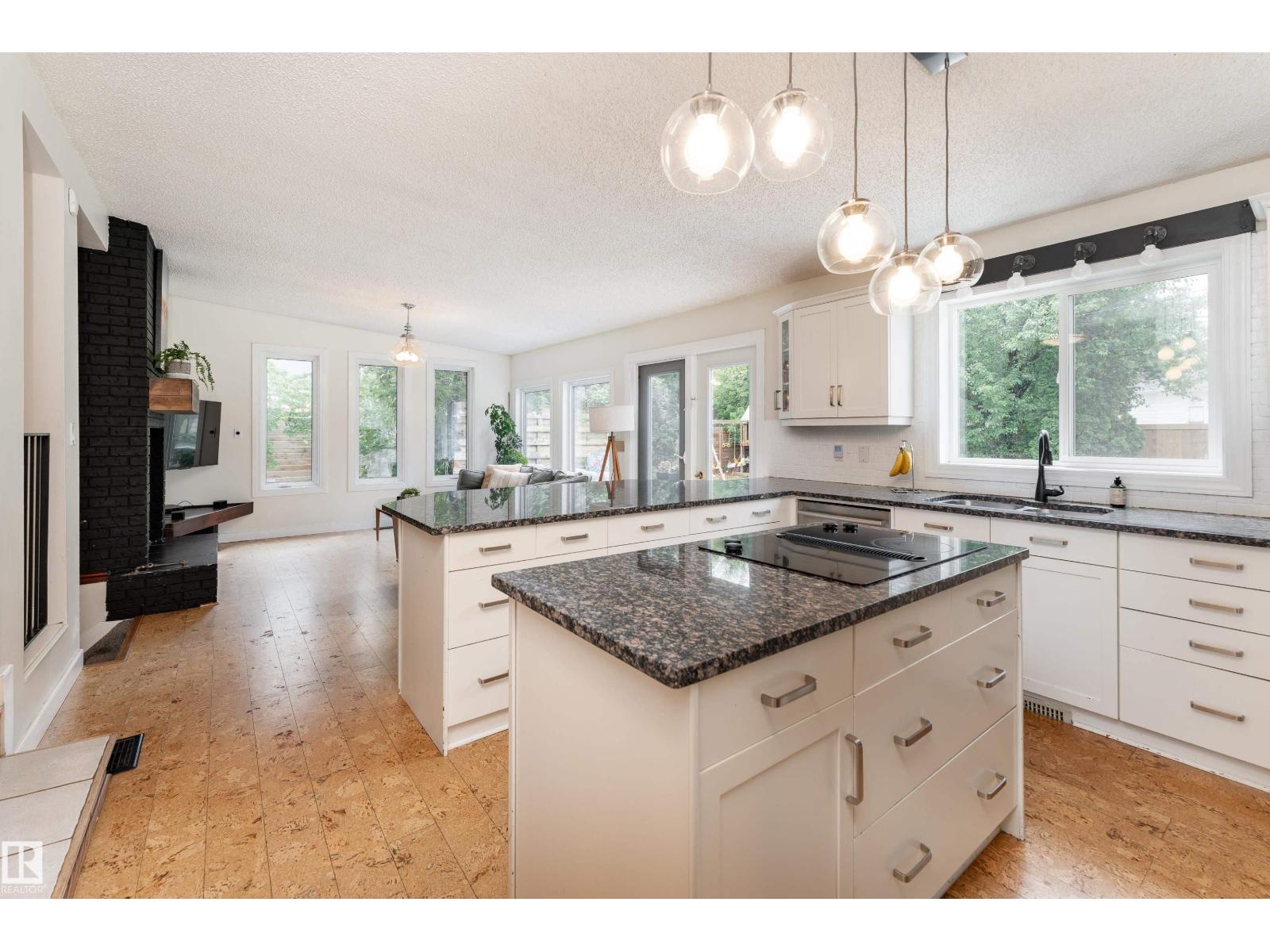 7816 142 ST NW - 15
