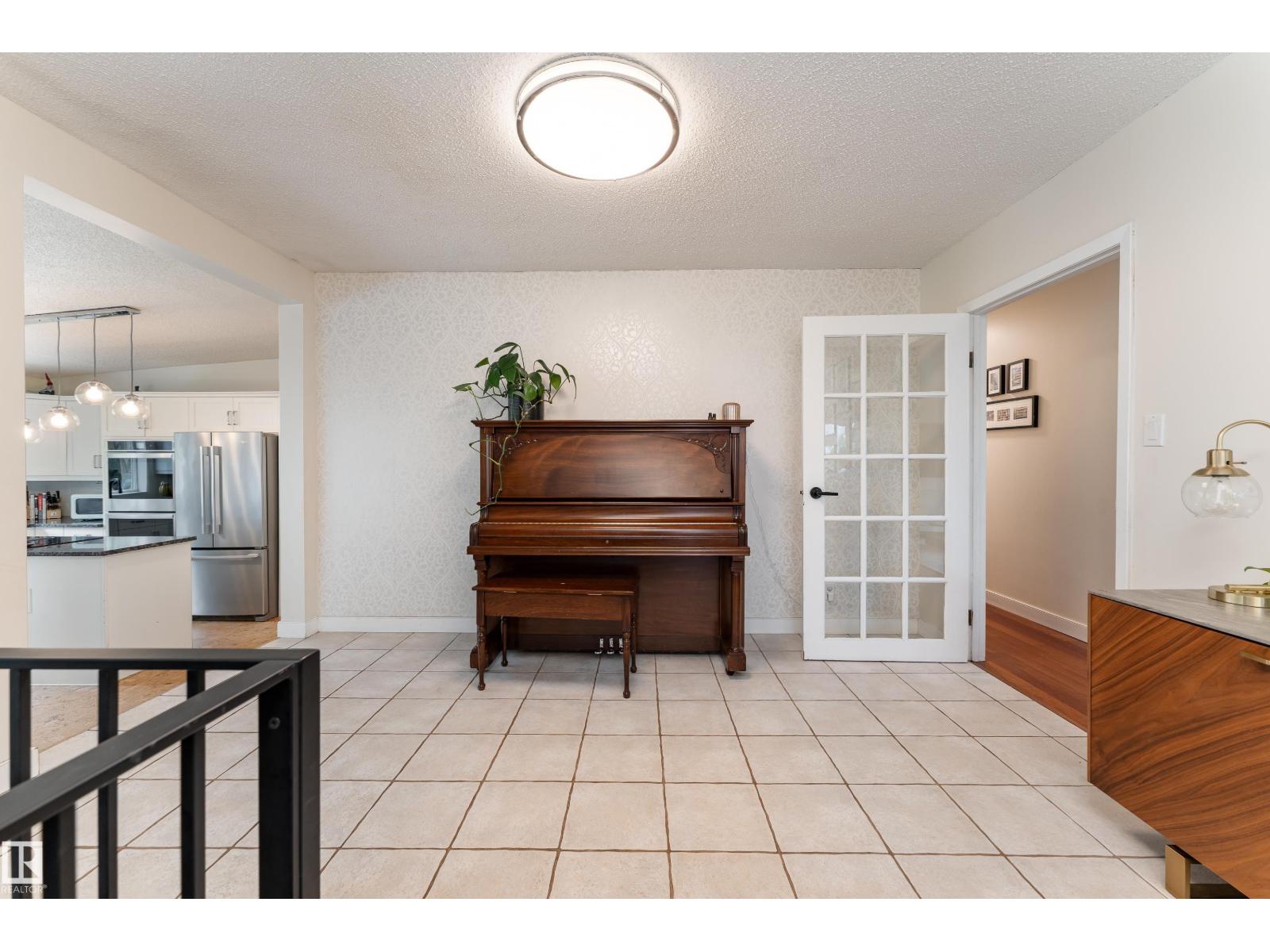 7816 142 ST NW - 18