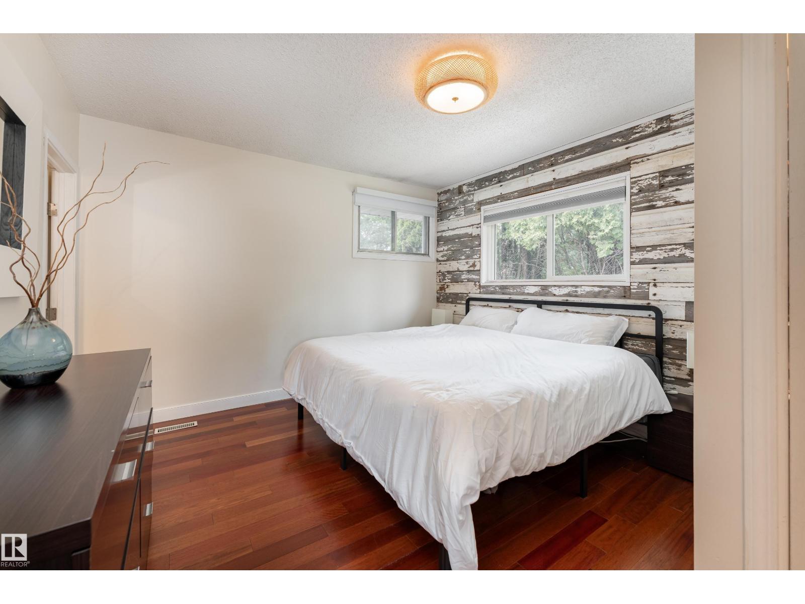 7816 142 ST NW - 20