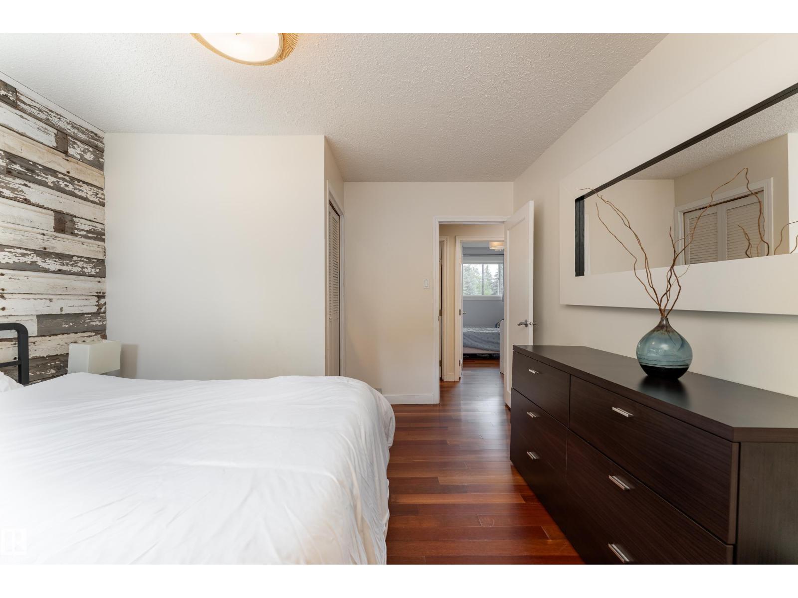 7816 142 ST NW - 21