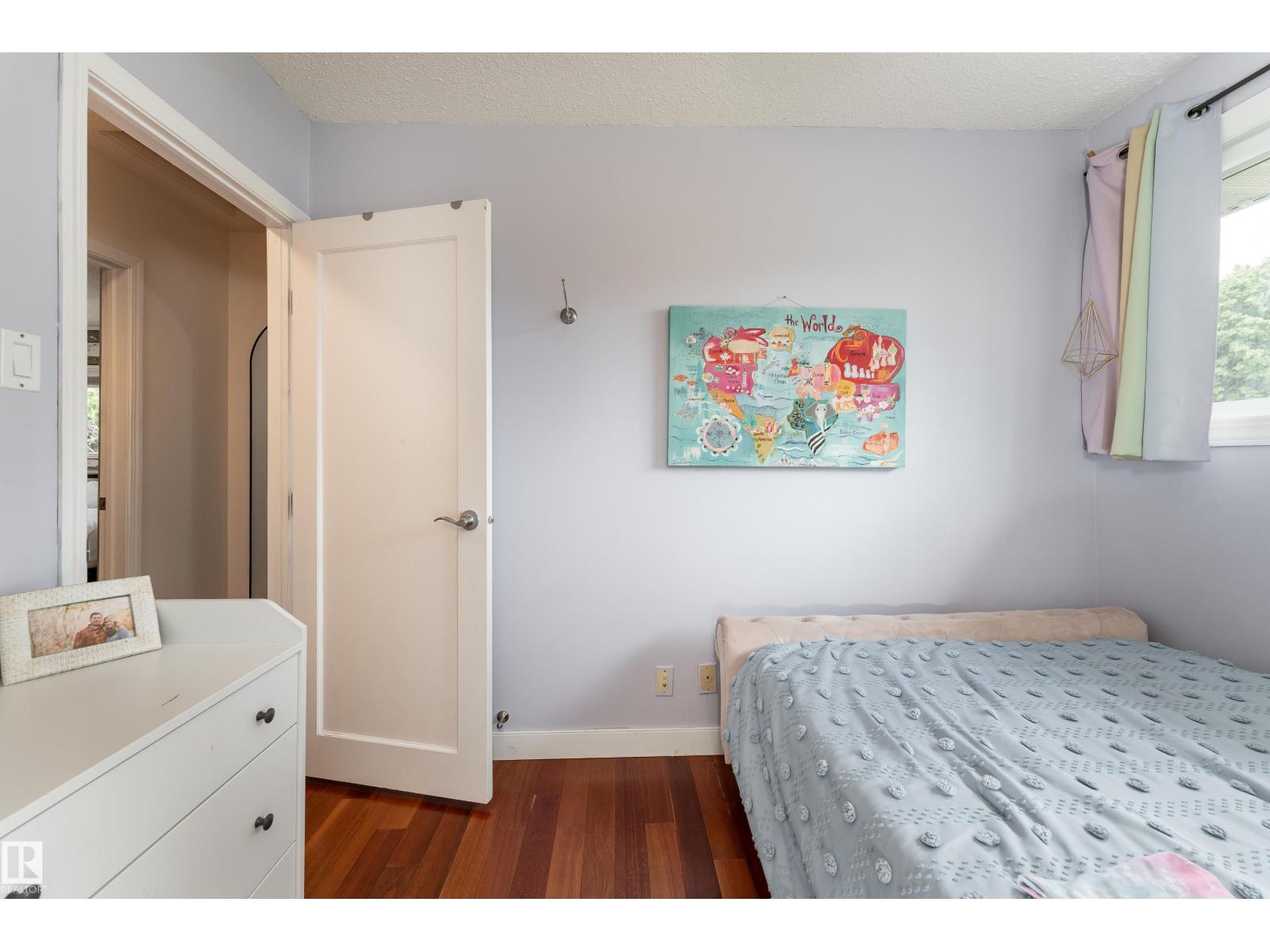 7816 142 ST NW - 28