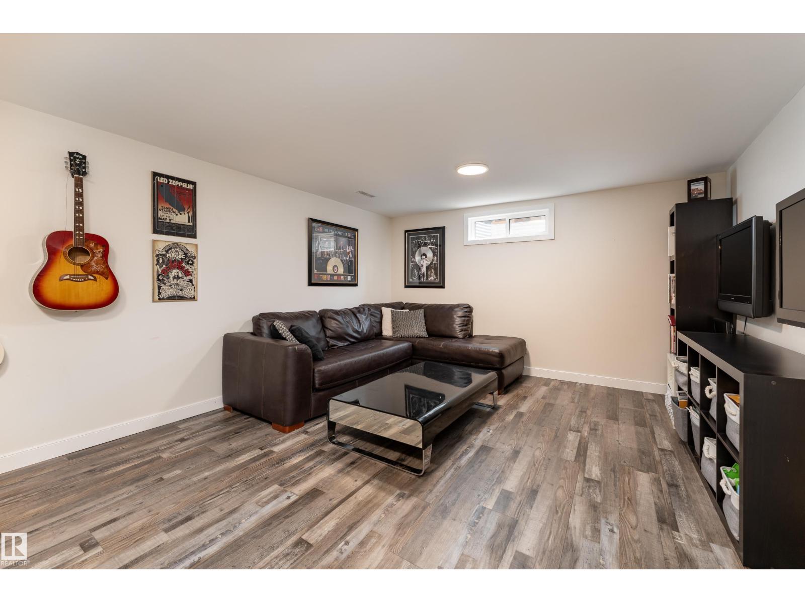 7816 142 ST NW - 32