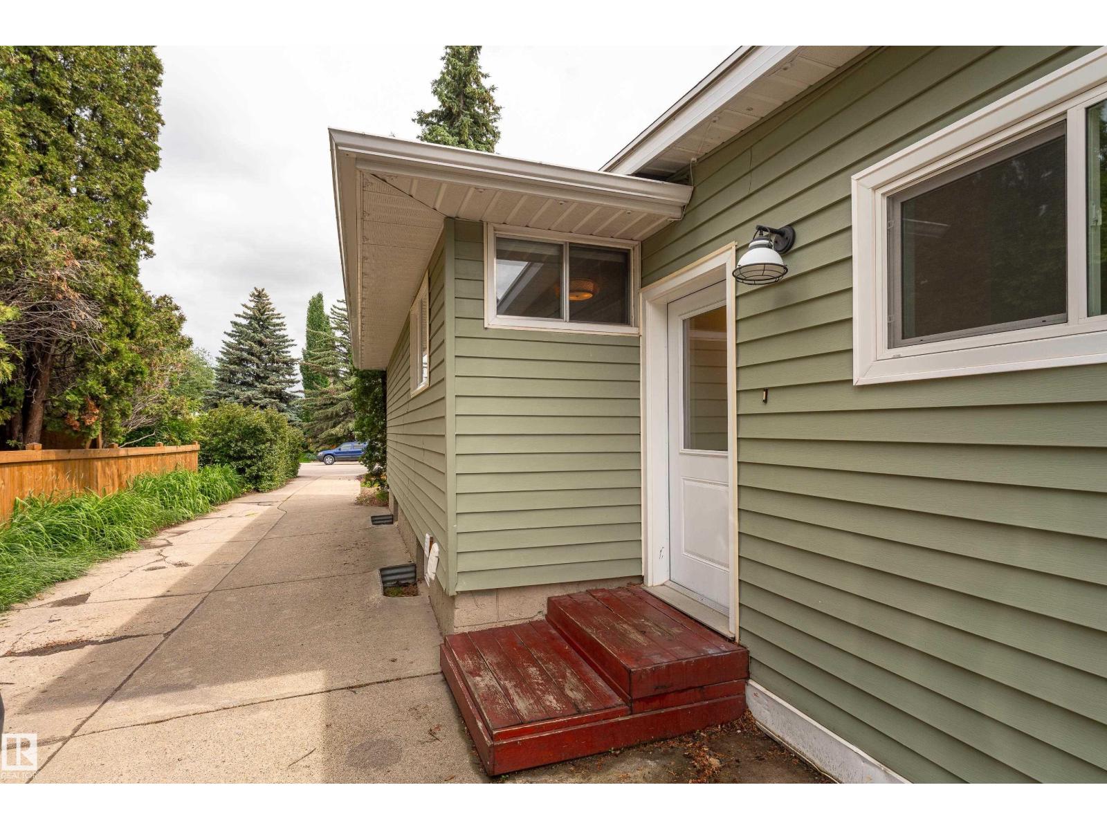 7816 142 ST NW - 44