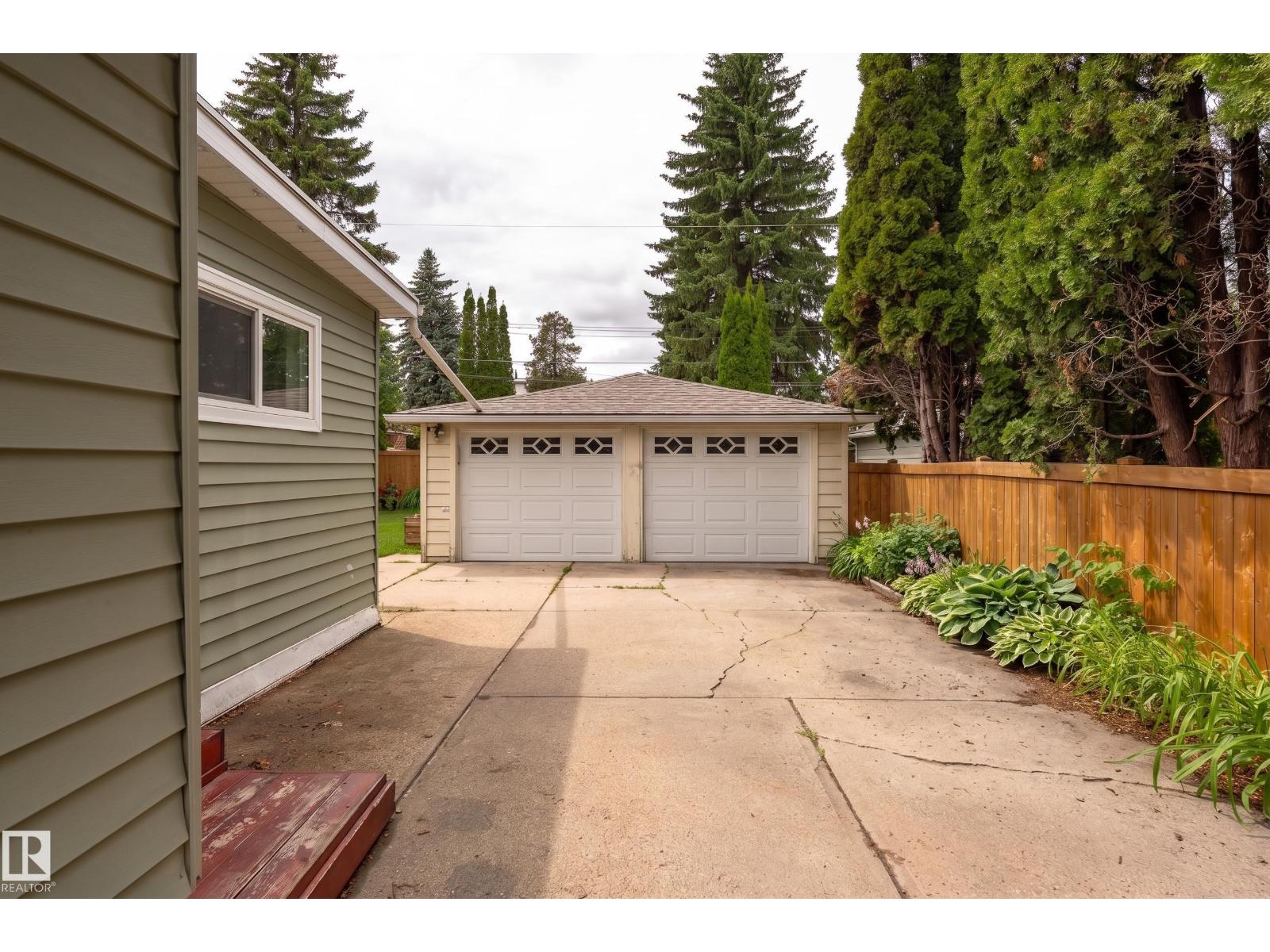 7816 142 ST NW - 45