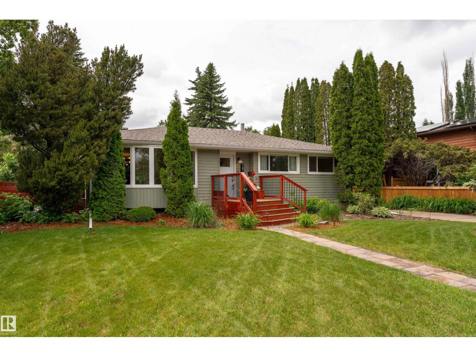 7816 142 ST NW - 64
