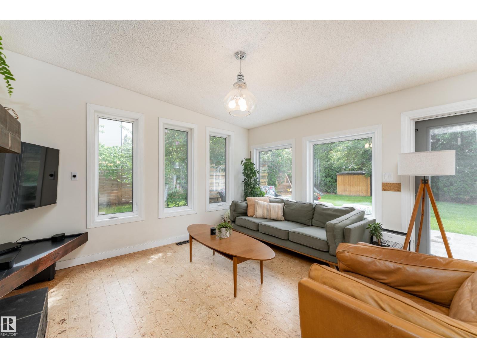 7816 142 ST NW - 8