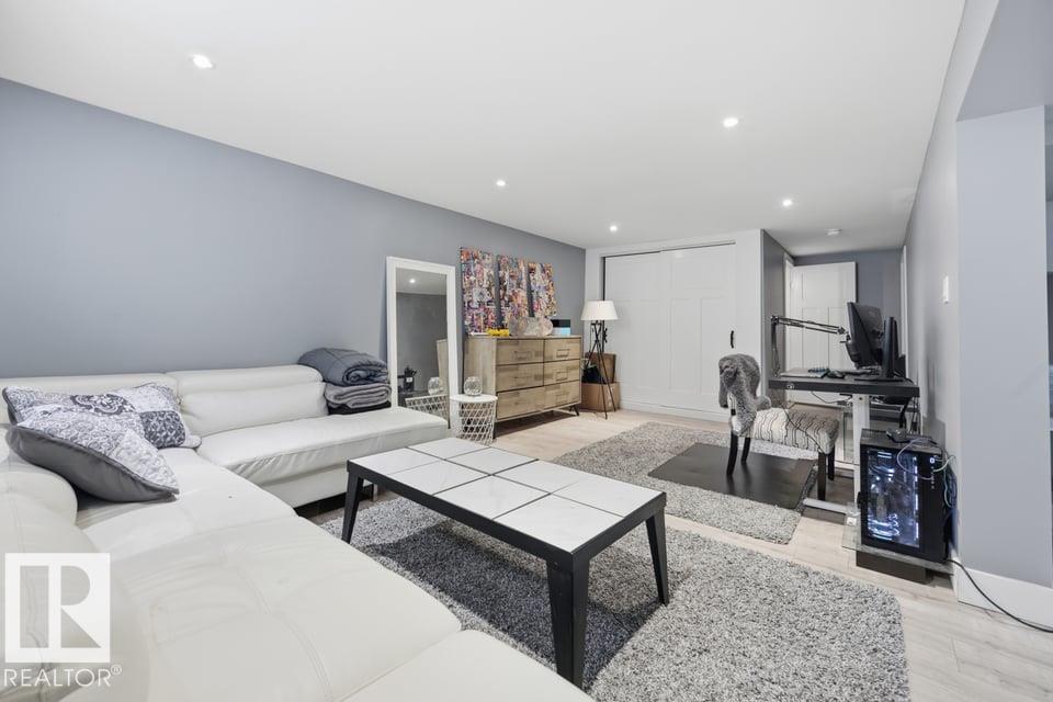 10321 137 ST NW - 35