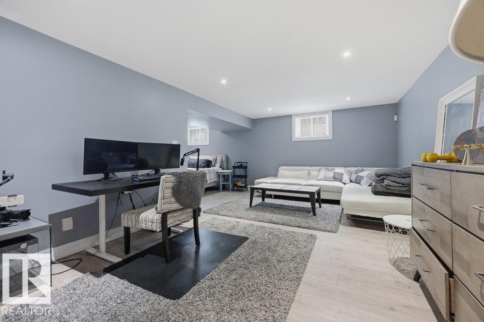 10321 137 ST NW - 36