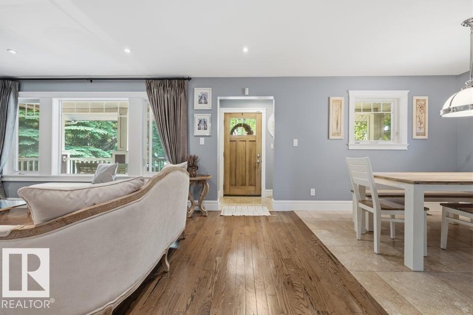 10321 137 ST NW - 4