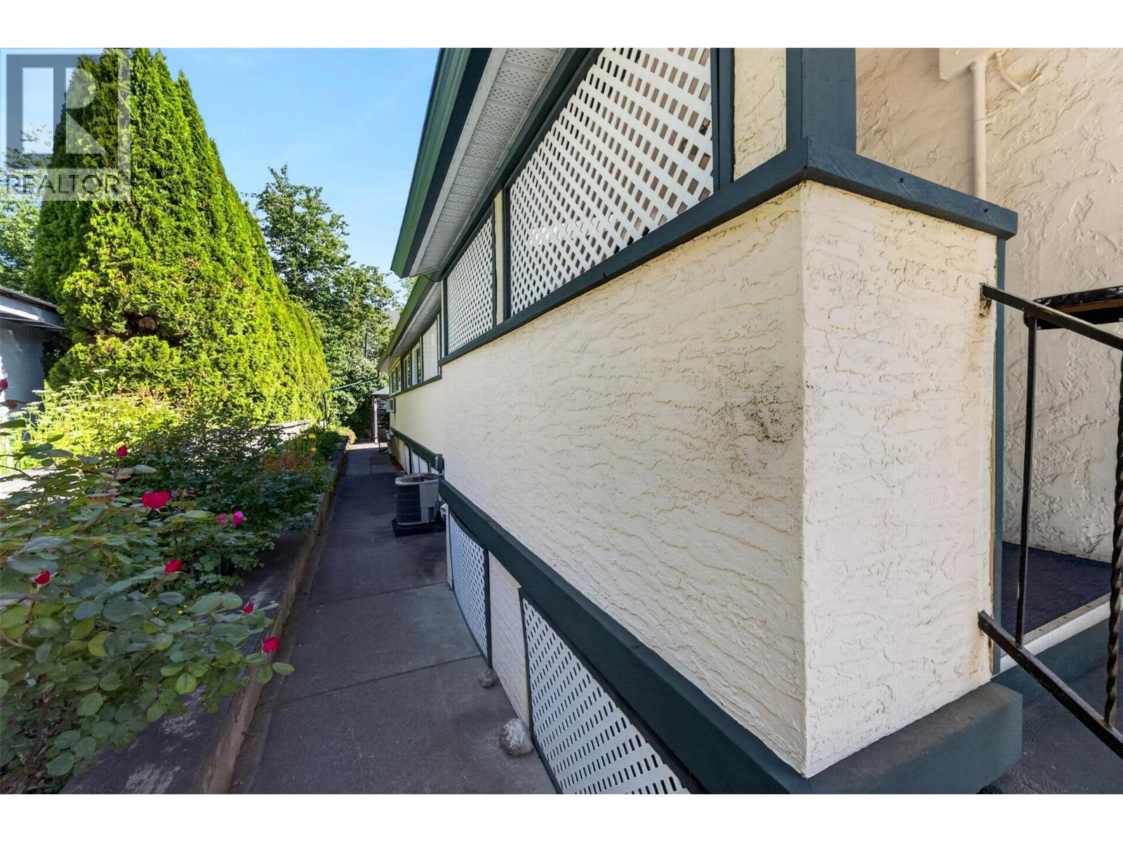 900 Sicamous Street - 52