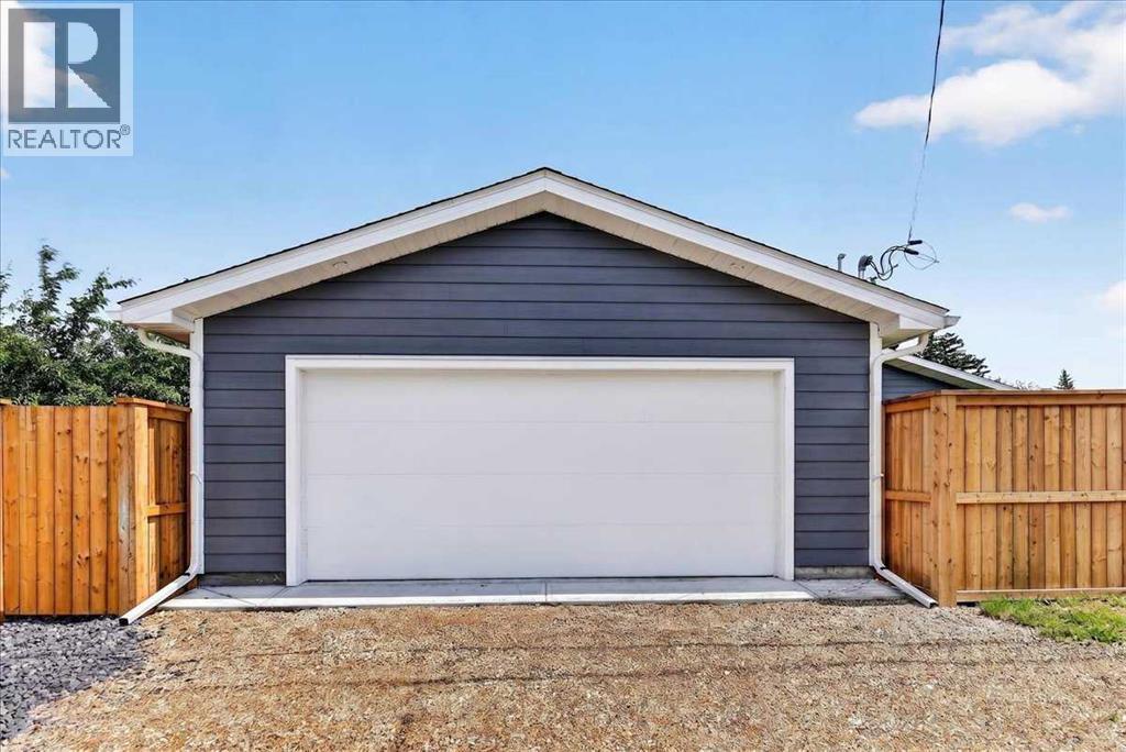 Detached dbl garage