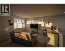Kitchen - 827 Saucier Avenue, Kelowna, BC V1Y6A4 Photo 10
