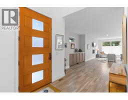 5pc Ensuite bath - 827 Saucier Avenue, Kelowna, BC V1Y6A4 Photo 13