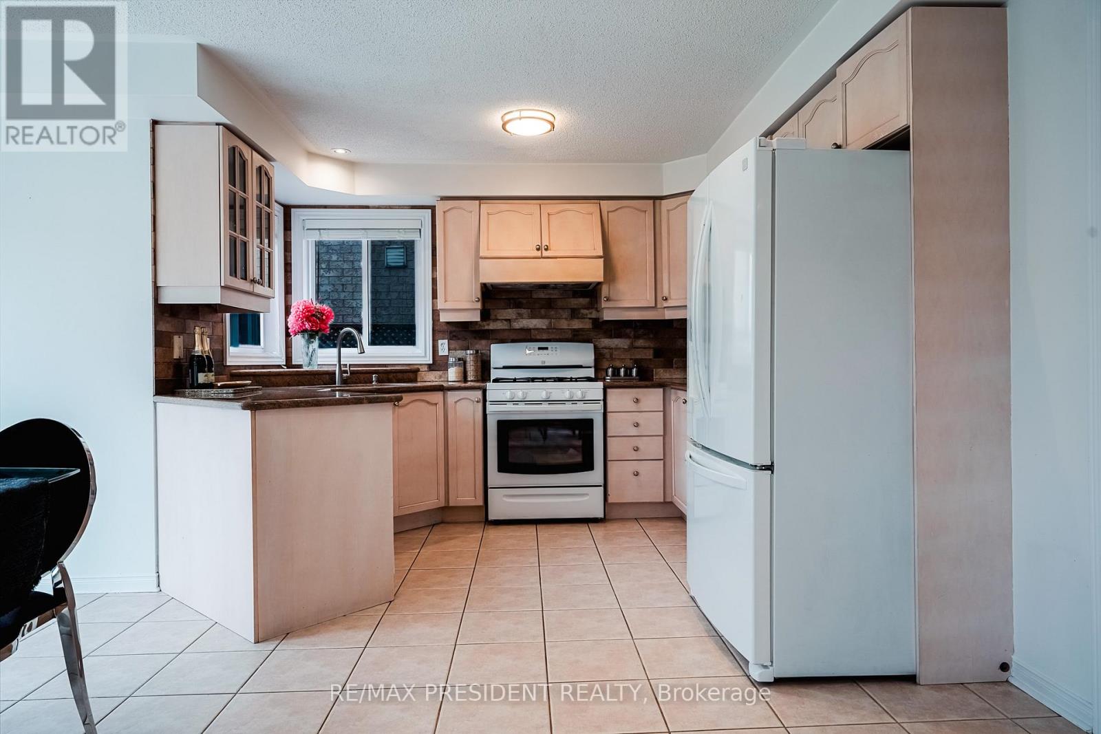 13 TARQUINI CRESCENT - 27