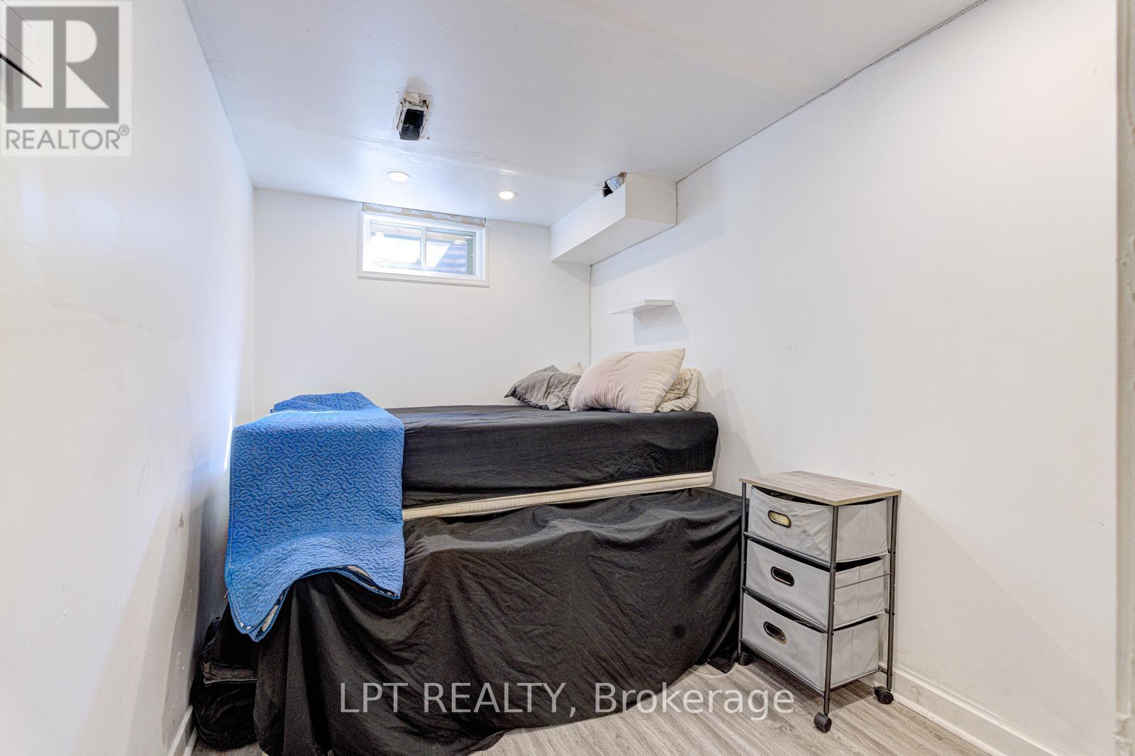 30 DAWSON ROAD - 34