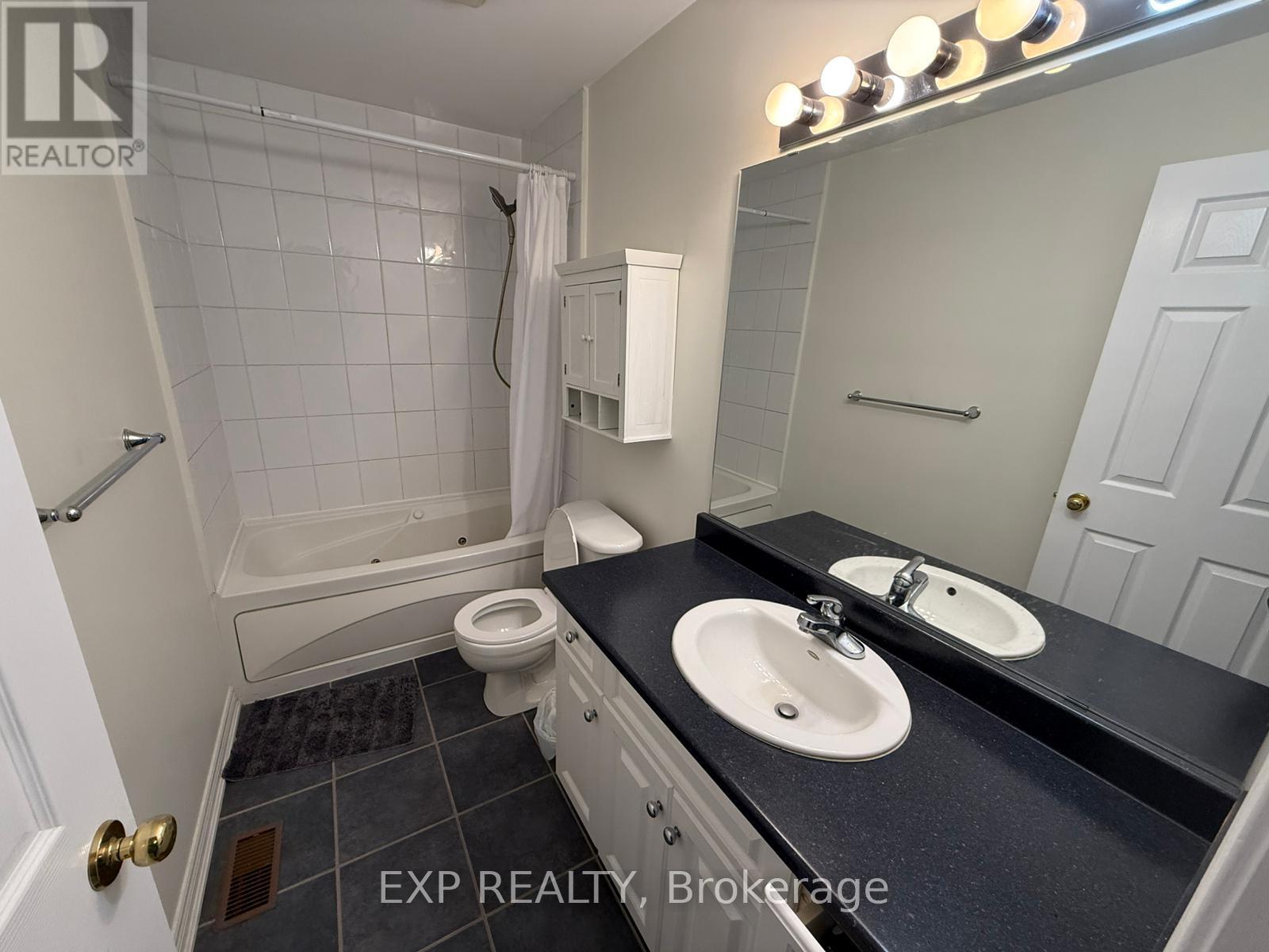 5066 MERCER COMMON - 9