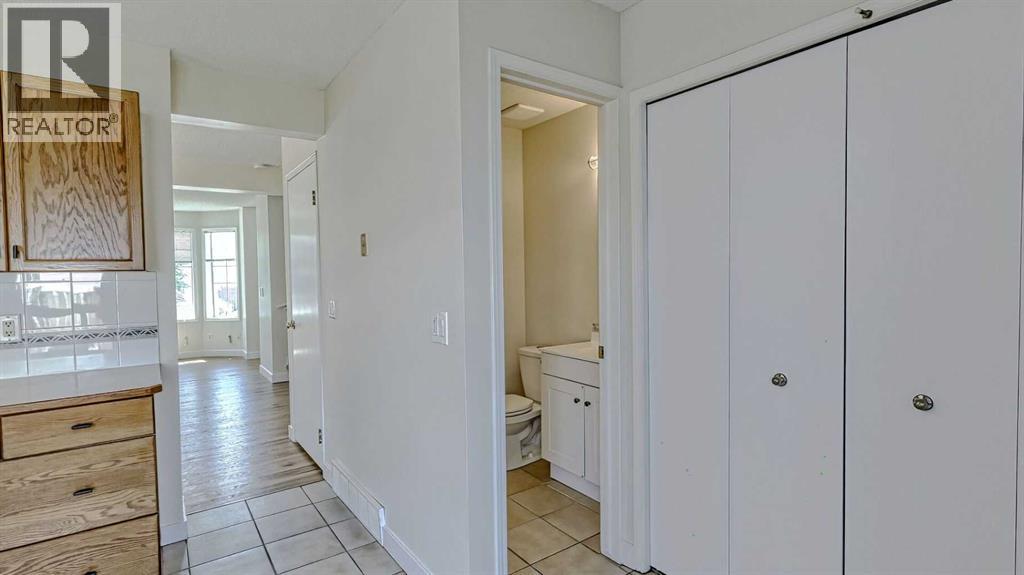 157 Harvest Gold Heights NE - 18