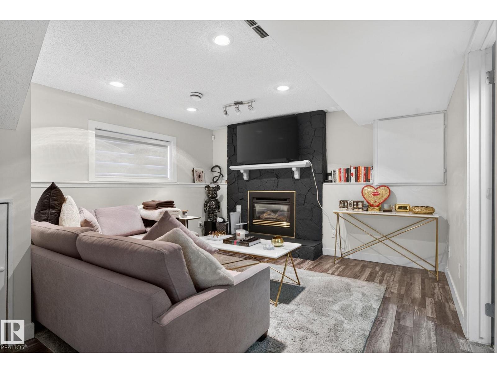 17404 95 ST NW - 21
