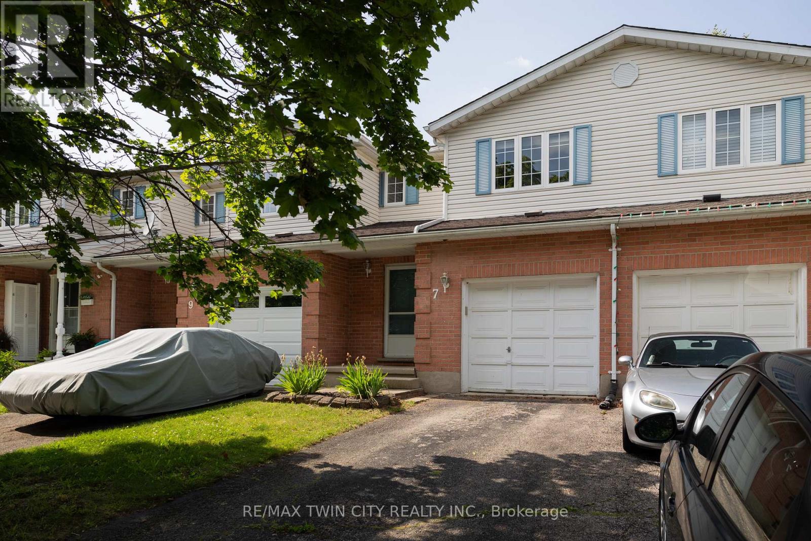 7 GRAYSTONE COURT - 1