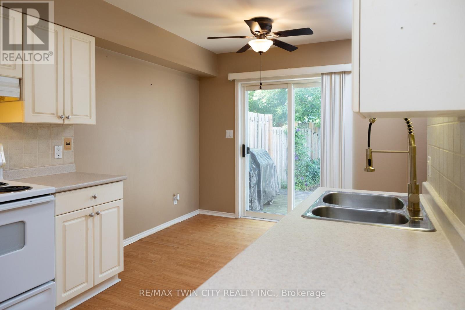 7 GRAYSTONE COURT - 9